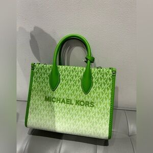 Michael Kors Mirella small Ombré Logo EW Tote Bag 
Jungle green
NWT